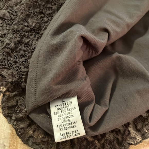 CAbi lined lace top #829 - Picture 5 of 5